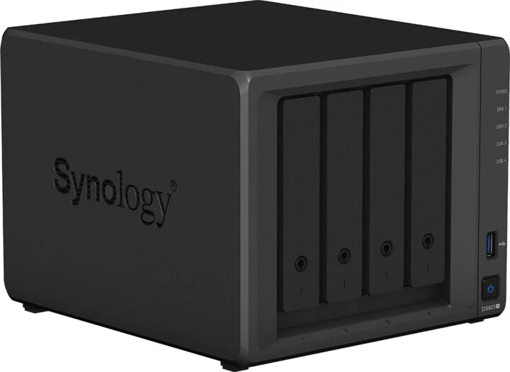 Synology DS923+ DiskStation (2C/RyzenR1600/2,6-3,1GHz/4GBRAM/4xSATA/2xM.2/2xUSB3.2/2xGbE/1xPCIe)